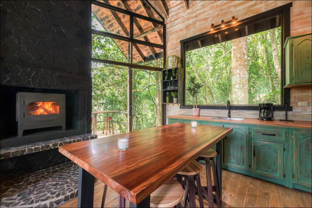 Unicorn Lodge: Direct Riverfront : Unique Experience San Gerardo de Dota Εξωτερικό φωτογραφία